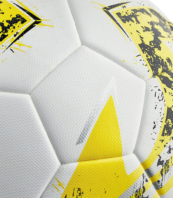 minge fotbal macron earthquake